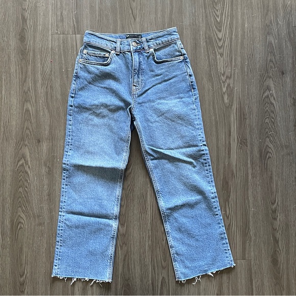 ASOS DESIGN - Petite high rise stretch ‘effortless’ crop kick flare jeans - Picture 2 of 5